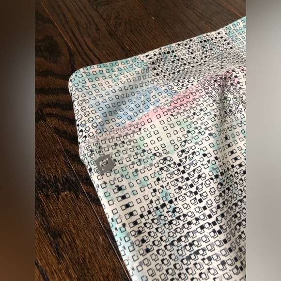 Fabletics Women's S Define PowerHold Mid-Rise Capri Leggings in Arctic Print - Picture 11 of 11